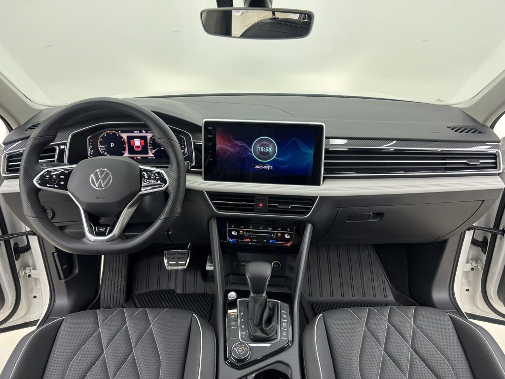 Volkswagen Tiguan L 2022 380TSI Automatic 4WD R-Line Yuexiang Edition 7-местный - Huishida Trading