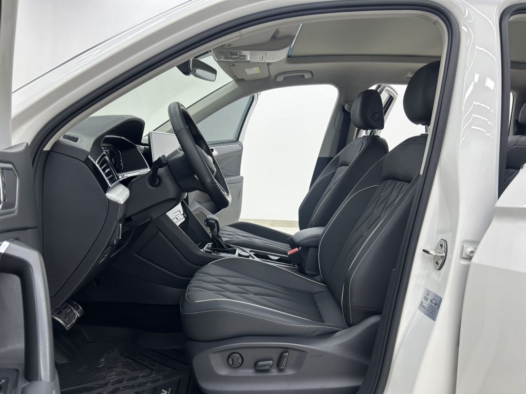 Volkswagen Tiguan L 2022 380TSI Automatic 4WD R-Line Yuexiang Edition 7-местный - Huishida Trading