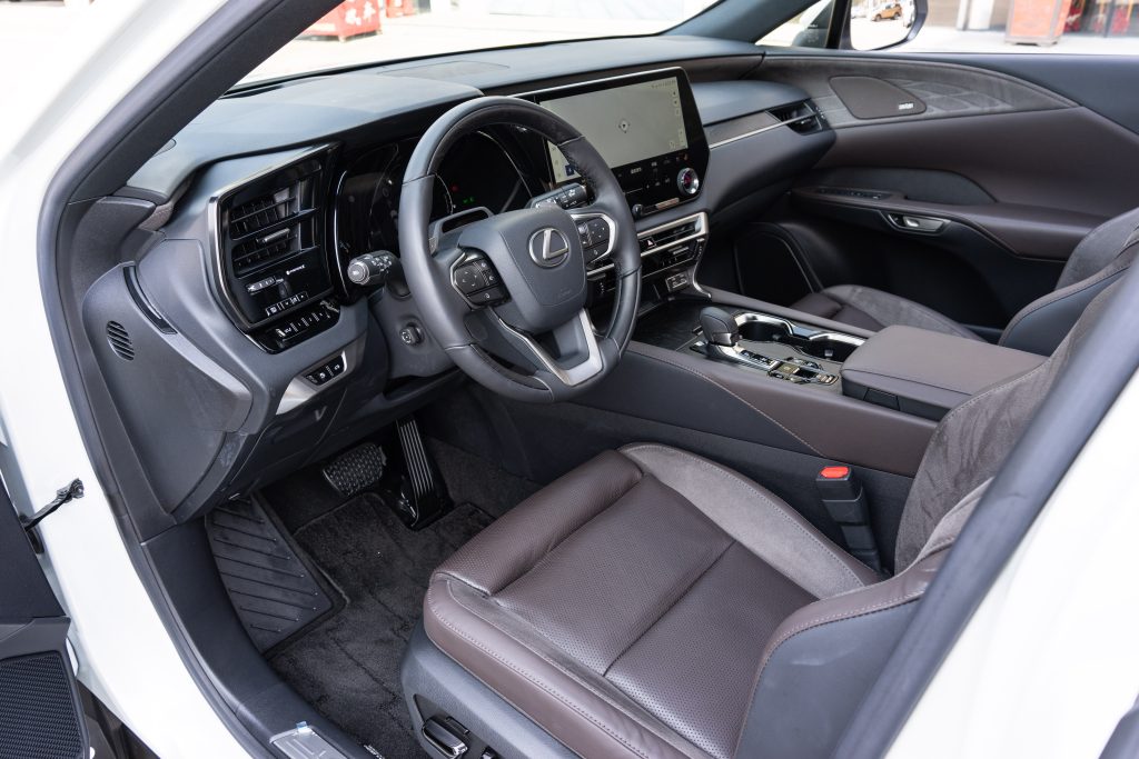 Lexus RX Новая энергия 2023 450h+ 4WD Enjoy Edition - Huishida Trading