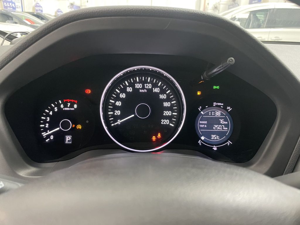 Honda VEZEL 2020 220 TURBO CVT Elite - Huishida Trading