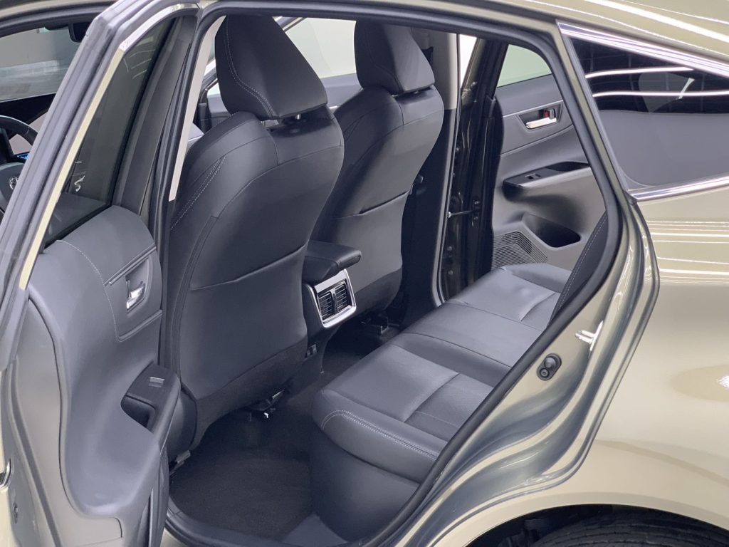 TOYOTA HARRIER 2022 Twin Engine 2.5L CVT 4WD Flagship Edition - Huishida Trading