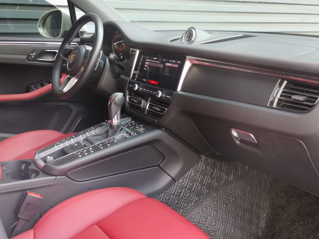 Porsche Macan 2020 2.0T - Huishida Trading