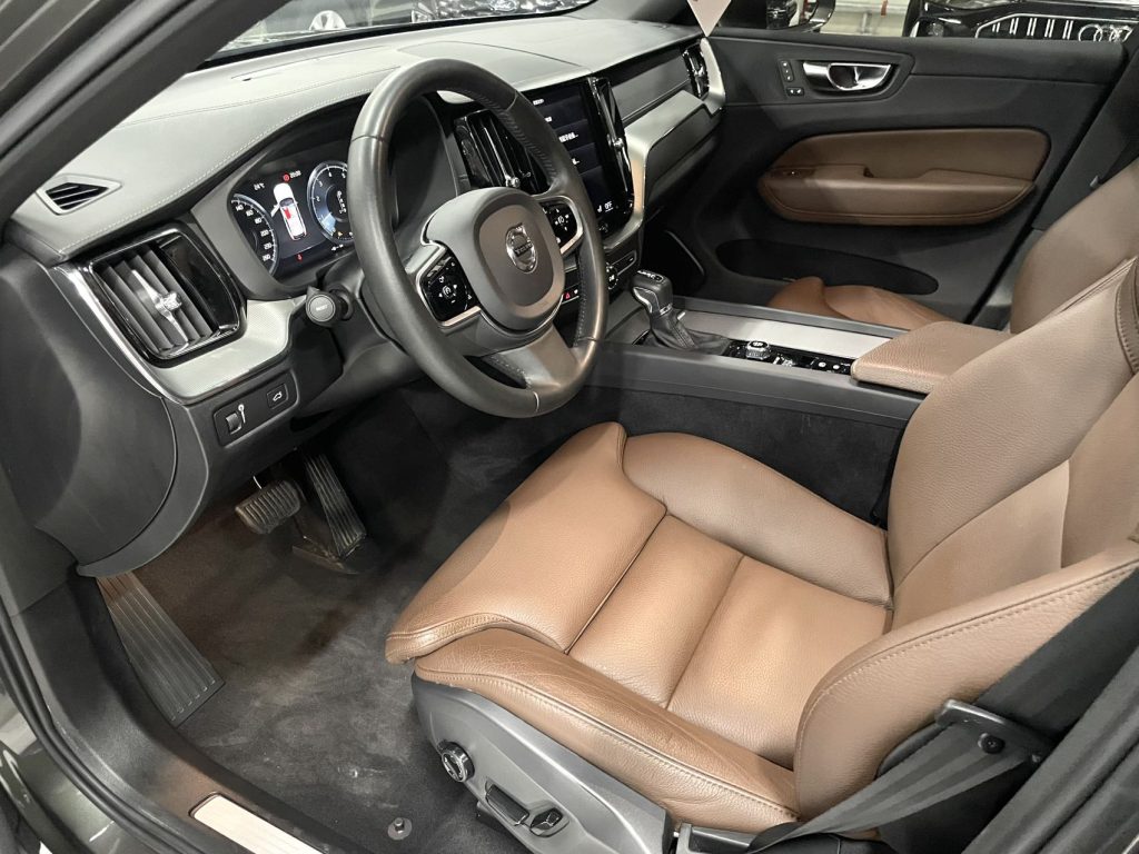 Volvo XC60 2021 T5 4WD Zhiyuan Deluxe - Huishida Trading