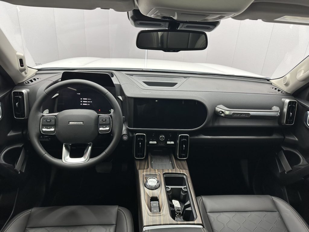 Haval DARGO 2022 1.5T DCT 2WD Horse-dog Chasing Edition - Huishida Trading