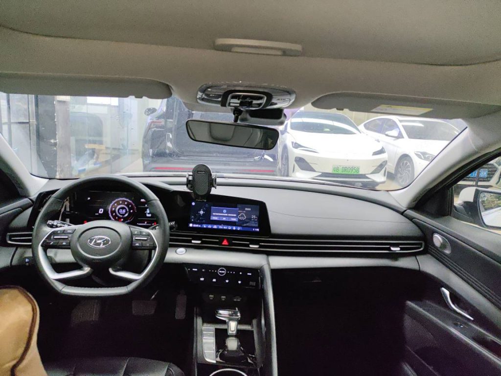 Hyundai Elantra 2022 1.5L CVT LUX Premium - Huishida Trading