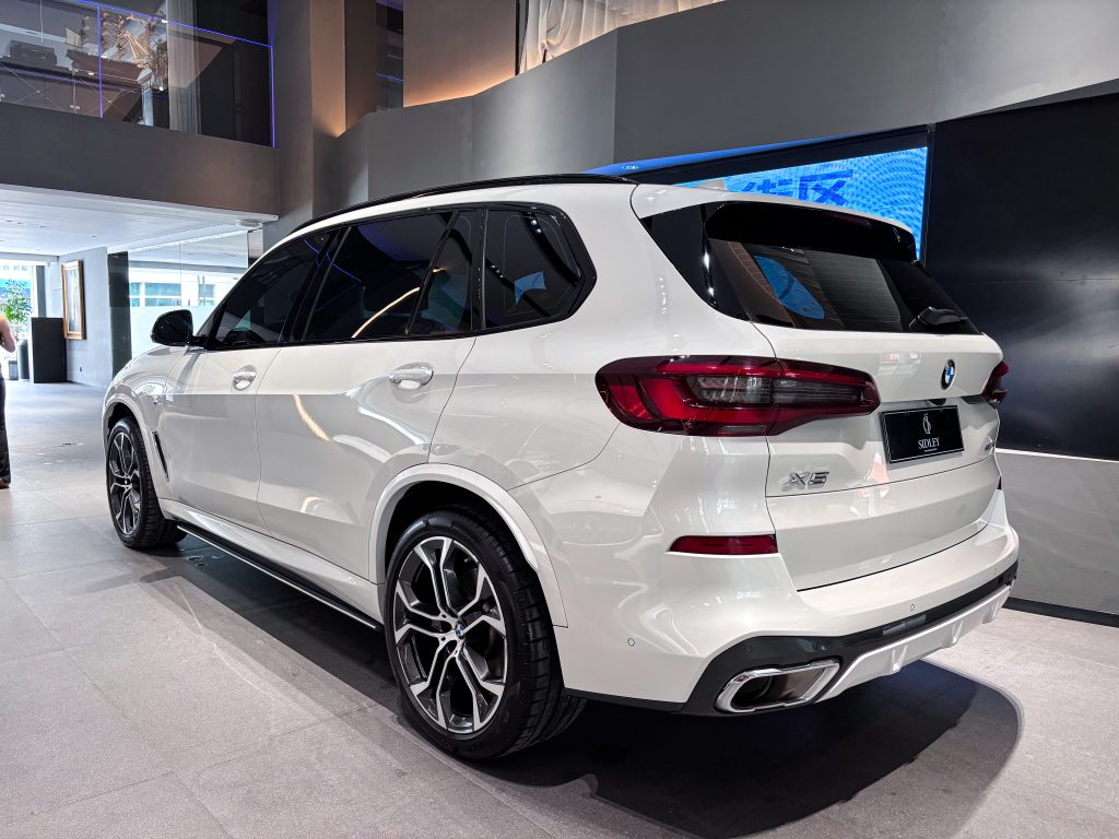 BMW X5 2022 xDrive 40Li Premium M Sport Package - Huishida Trading