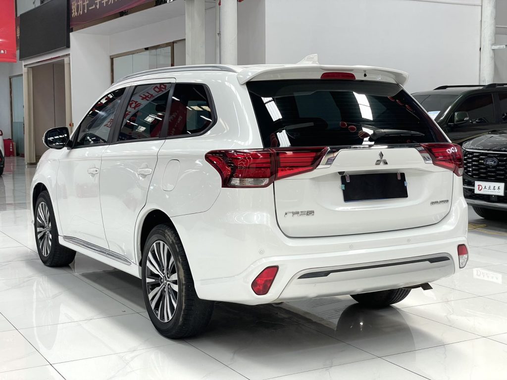 Mitsubishi Outlander 2021 модельного года, 2,0 л, передний привод, 5 мест. - Huishida Trading