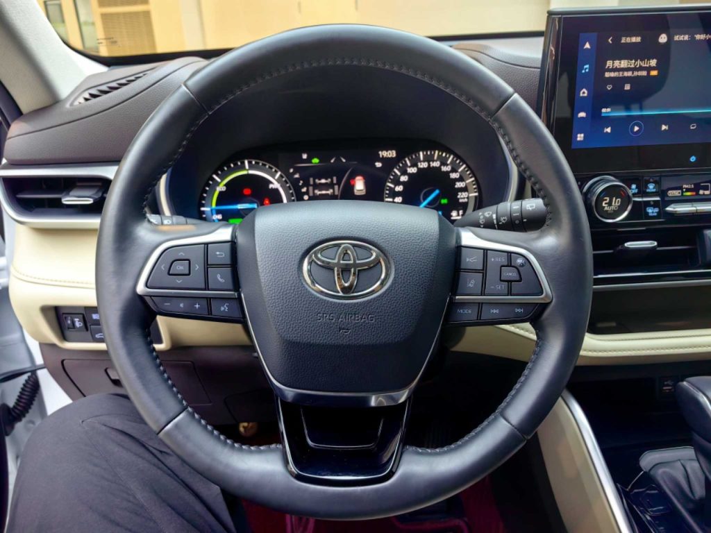 TOYOTA HIGHLANDER 2022 Twin Engine 2.5L 4WD Premium 7-Seater - Huishida Trading