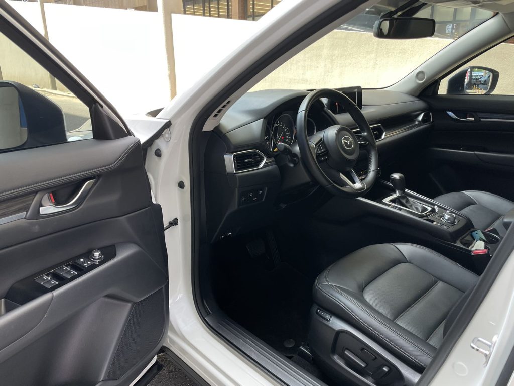 Mazda CX-5 2020 модельного года, 2,0 л, автоматическая коробка передач, передний привод, комплектация «Zhi Zun» - Huishida Trading