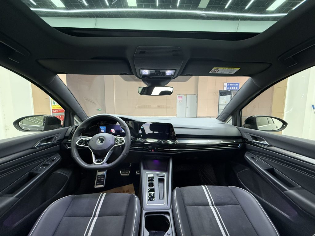 Volkswagen Golf 2021 280TSI DSG R-Line (обновленная приборная панель GTI) - Huishida Trading
