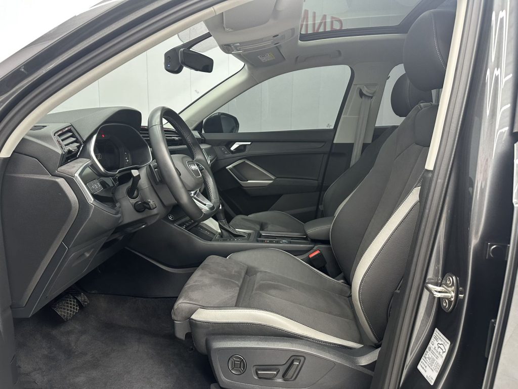 Audi Q3 Dark Grey 2022 35 TFSI Stylish Dynamic - Huishida Trading