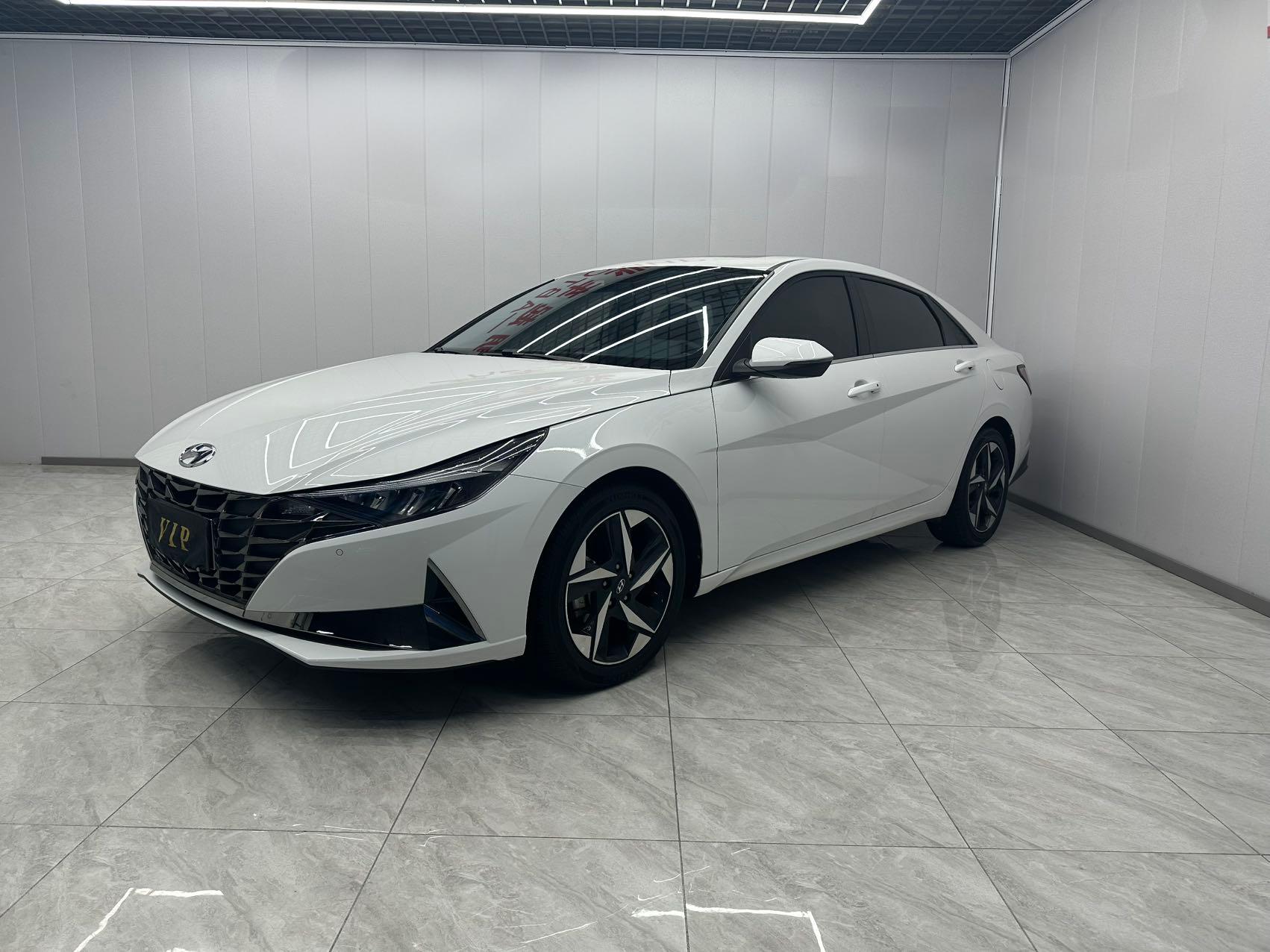 Hyundai Elantra White 2021 1.5L CVT LUX Premium