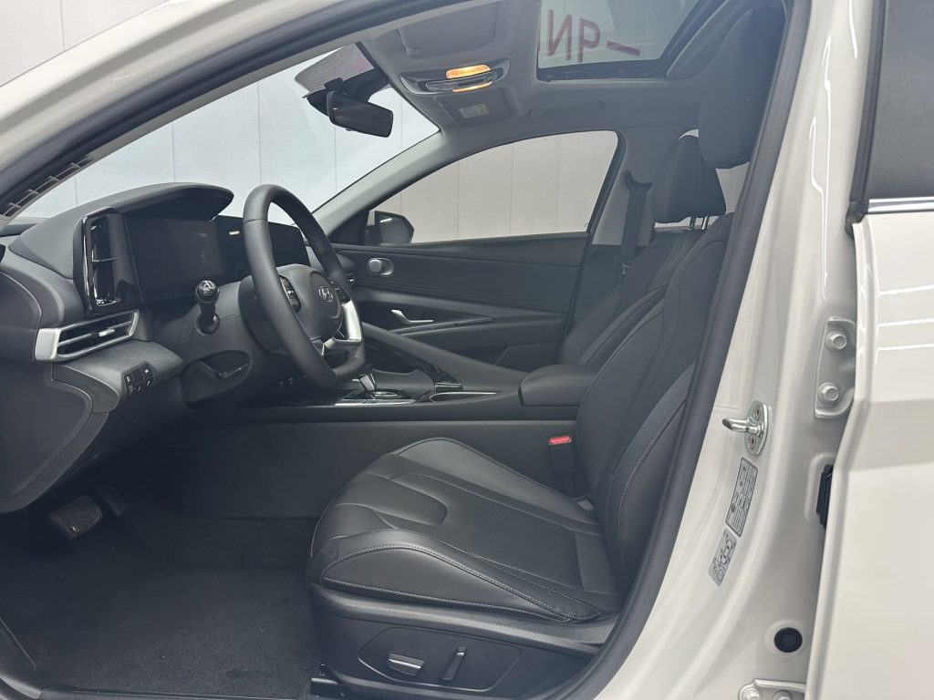 Hyundai Elantra White 2021 1.5L CVT LUX Premium - Huishida Trading