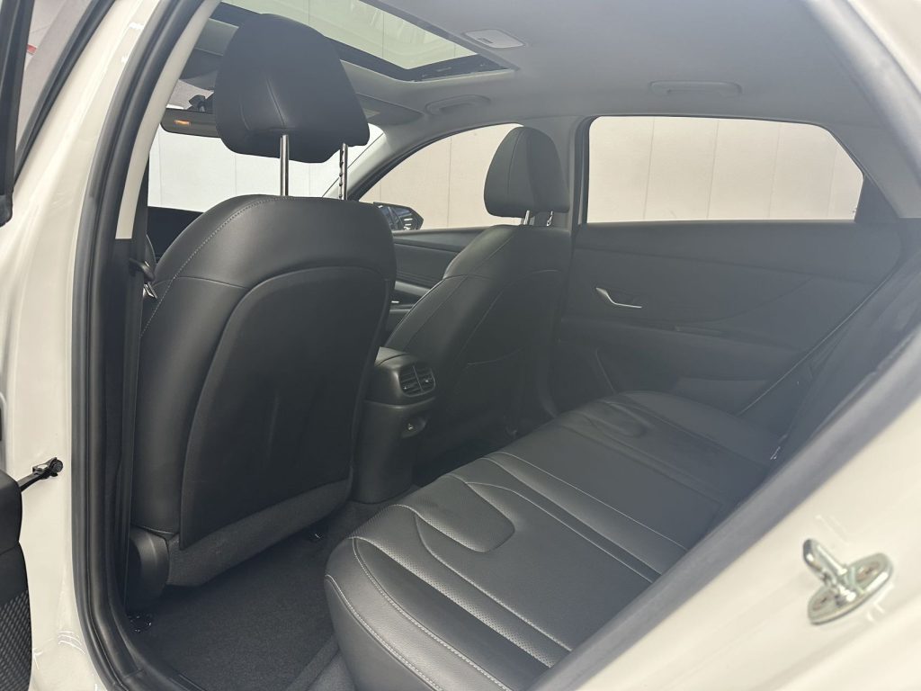 Hyundai Elantra White 2021 1.5L CVT LUX Premium - Huishida Trading