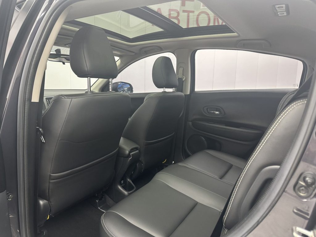 Honda VEZEL 2022 1.5L CVT Phantom Night - Pioneer Edition - Huishida Trading
