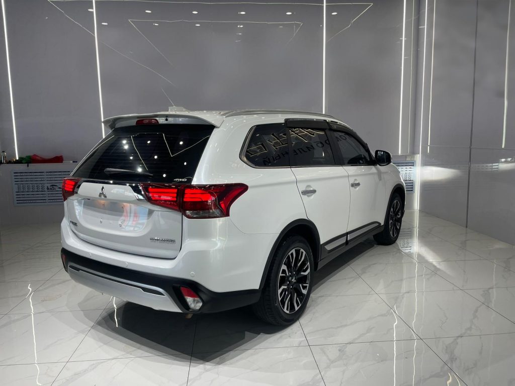 Mitsubishi Outlander 2019 2.4L 4WD Enjoy Edition 7 Seater - Huishida Trading