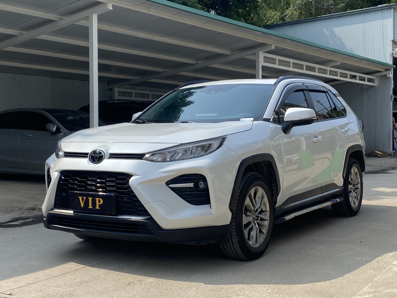 Toyota Wildlander 2021 модельного года, 2,0 л, CVT, полный привод, люкс-версия.