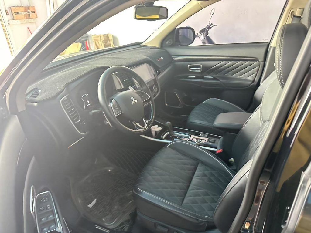Mitsubishi Outlander 2020 модельного года, 2,4 л, полный привод, версия Zhi Xiang, 5 мест. - Huishida Trading