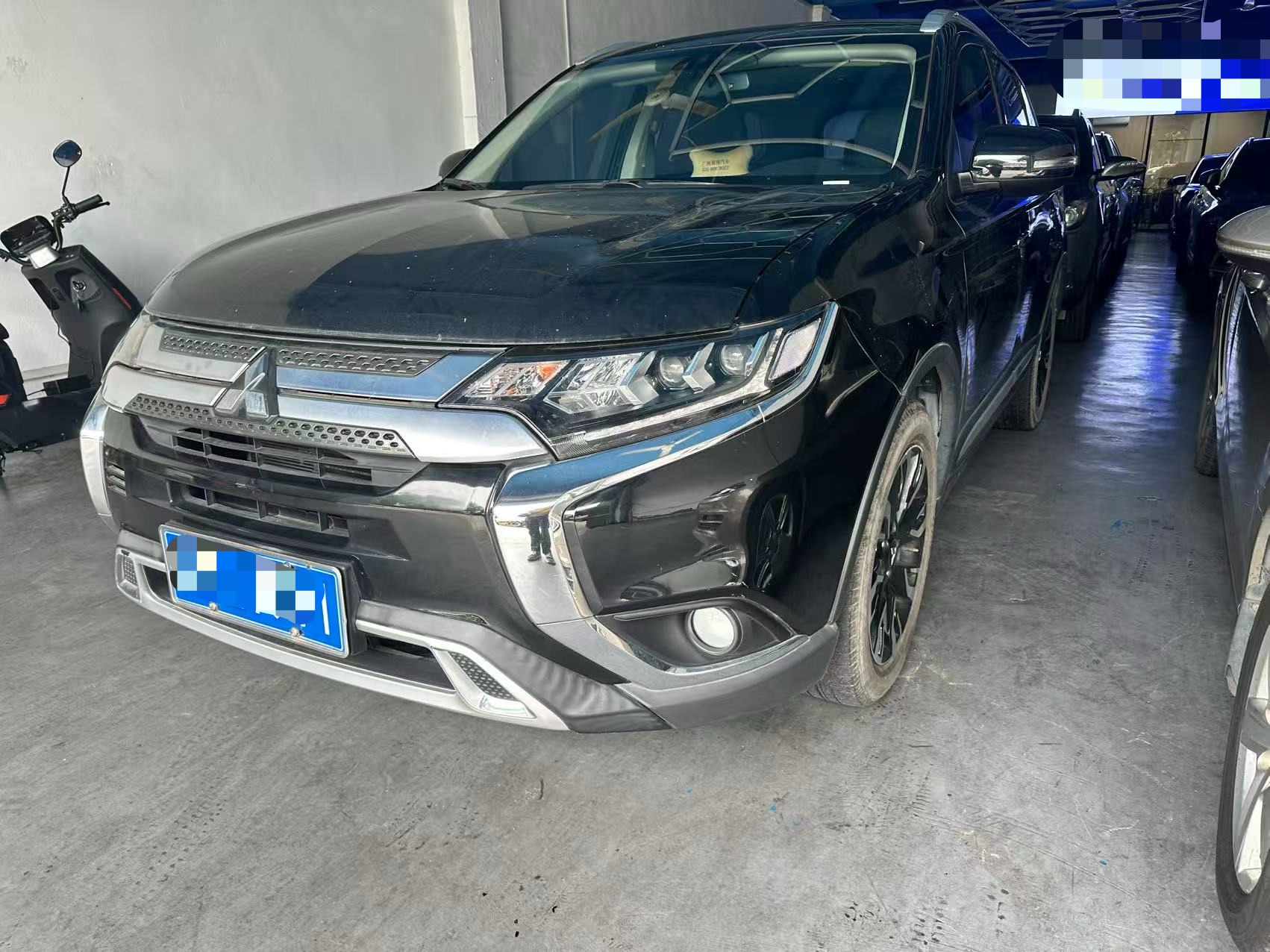 Mitsubishi Outlander 2020 модельного года, 2,4 л, полный привод, версия Zhi Xiang, 5 мест.