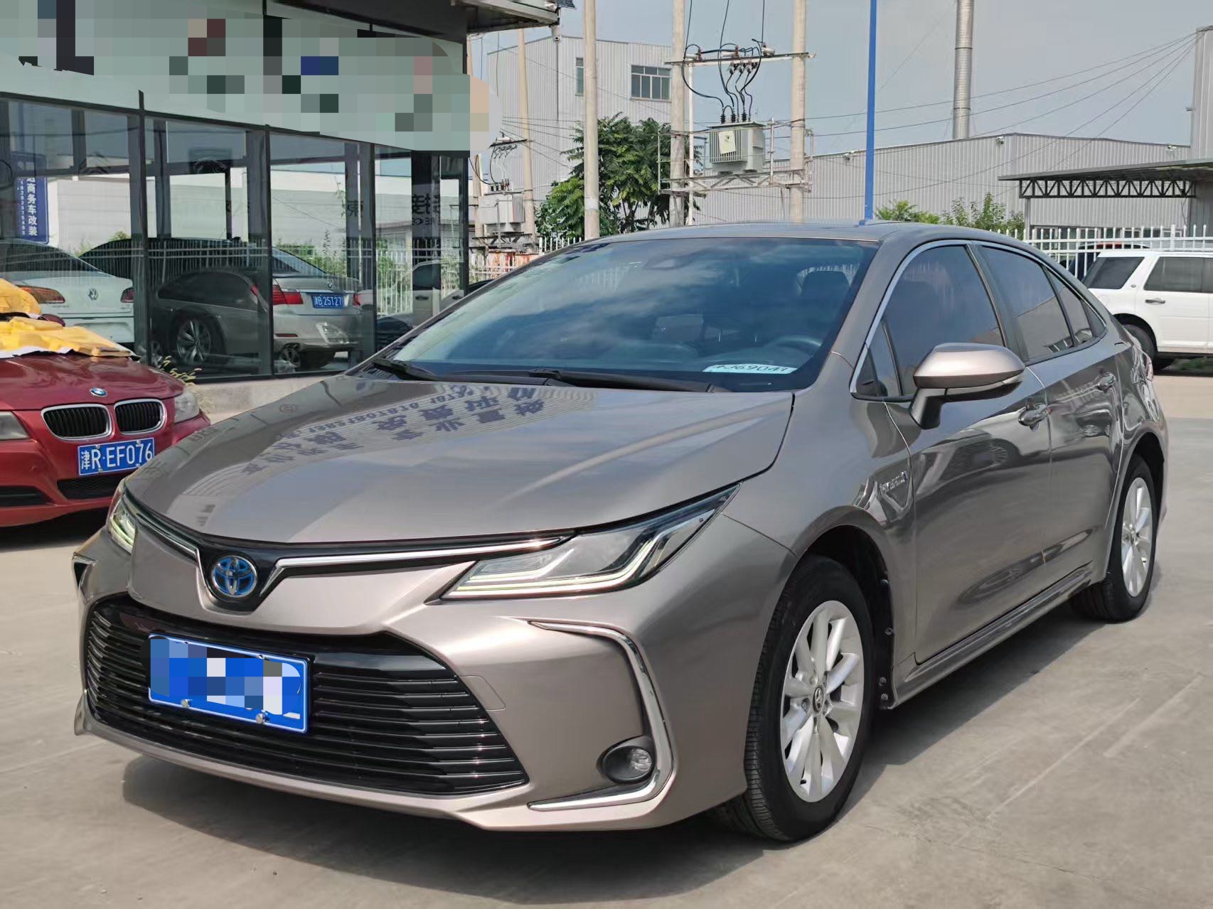 Toyota Corolla 2021 модельного года, гибридная версия 1,8 л E-CVT, флагманская версия.