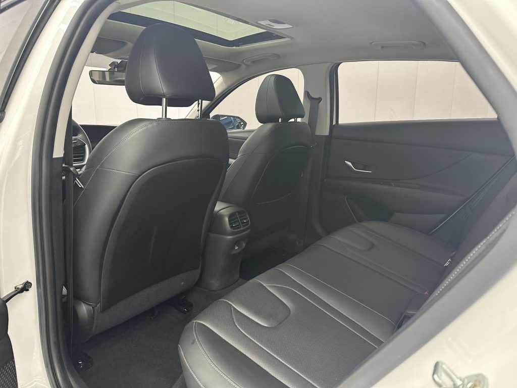 Hyundai Elantra 2022 1.5L CVT LUX Premium - Huishida Trading