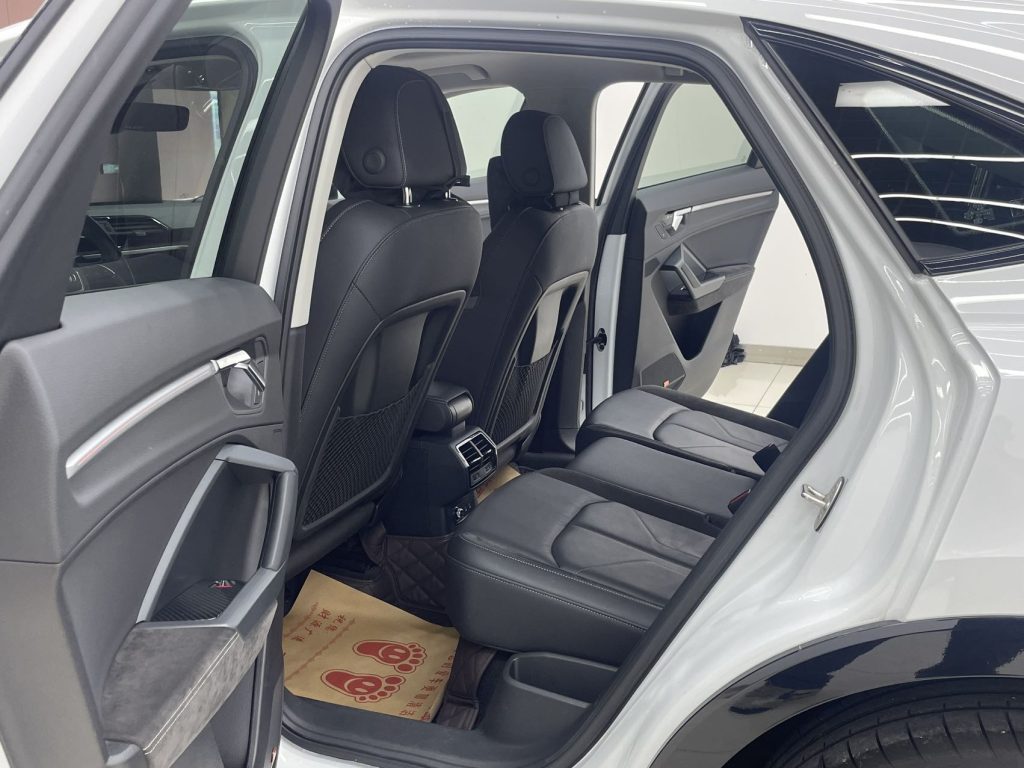 Audi Q3 2021 40TFSI спорт назад - Huishida Trading