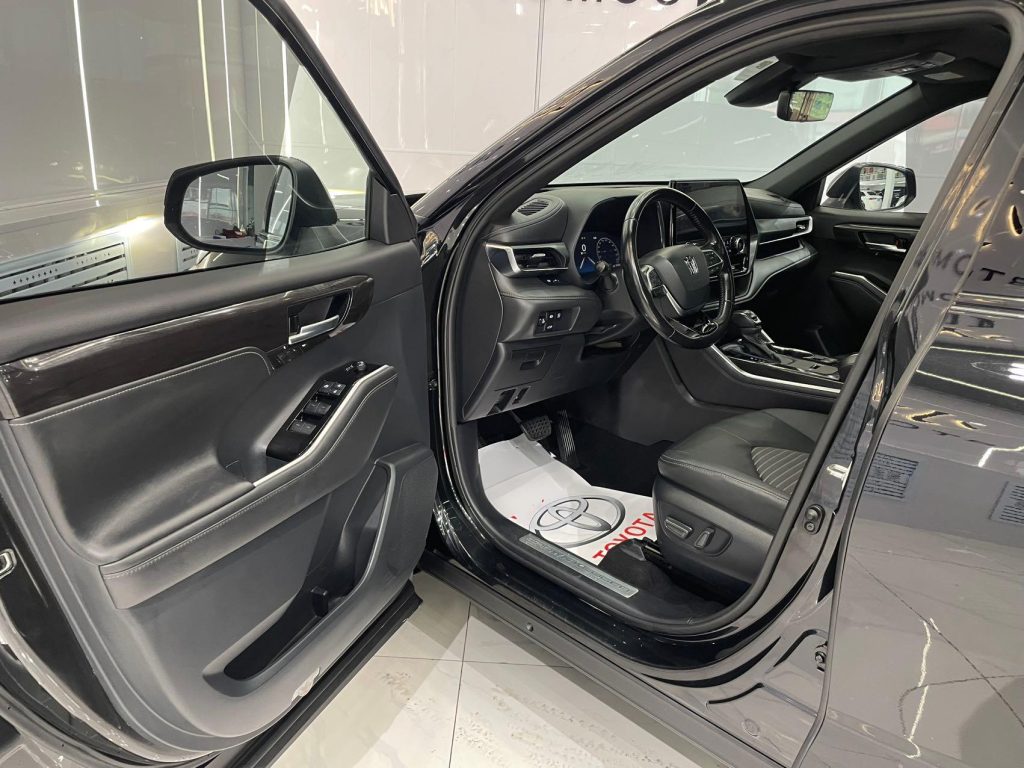 Toyota Crown Kluger 2021 модельного года, 2,5 л, HEV, полный привод, версия «Престиж» - Huishida Trading
