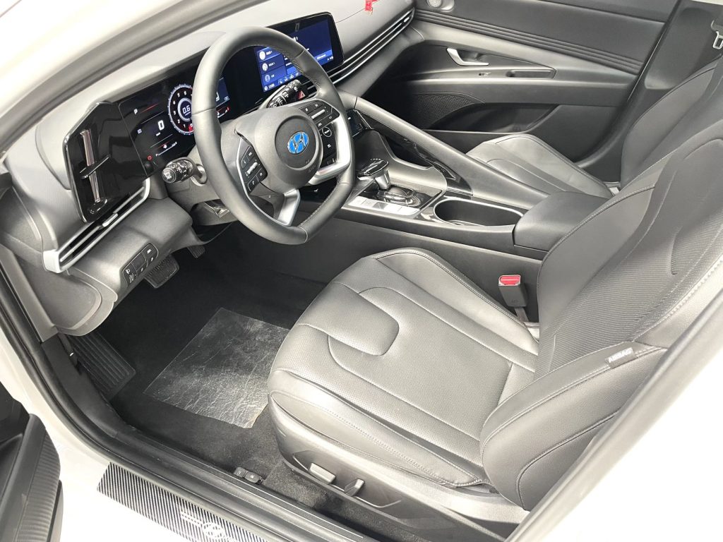 Hyundai Elantra 2022 1.5L CVT LUX Prestige Edition - Huishida Trading
