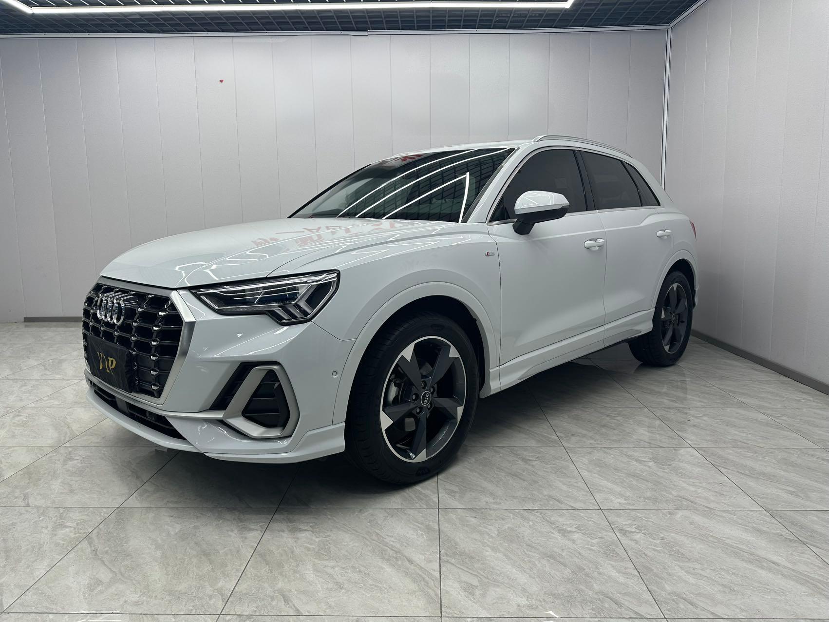 Audi Q3  2022 модельного года 35 TFSI стильный динамичный