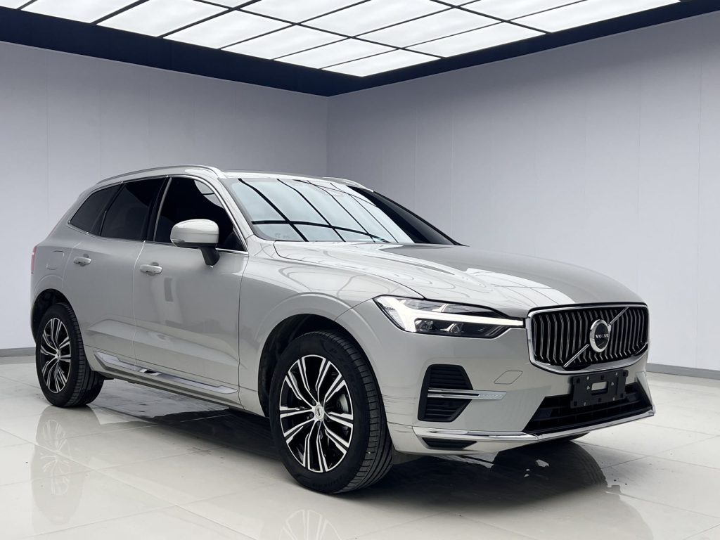 Volvo XC60 2022 B5 с полным приводом, версия Smart Luxury - Huishida Trading