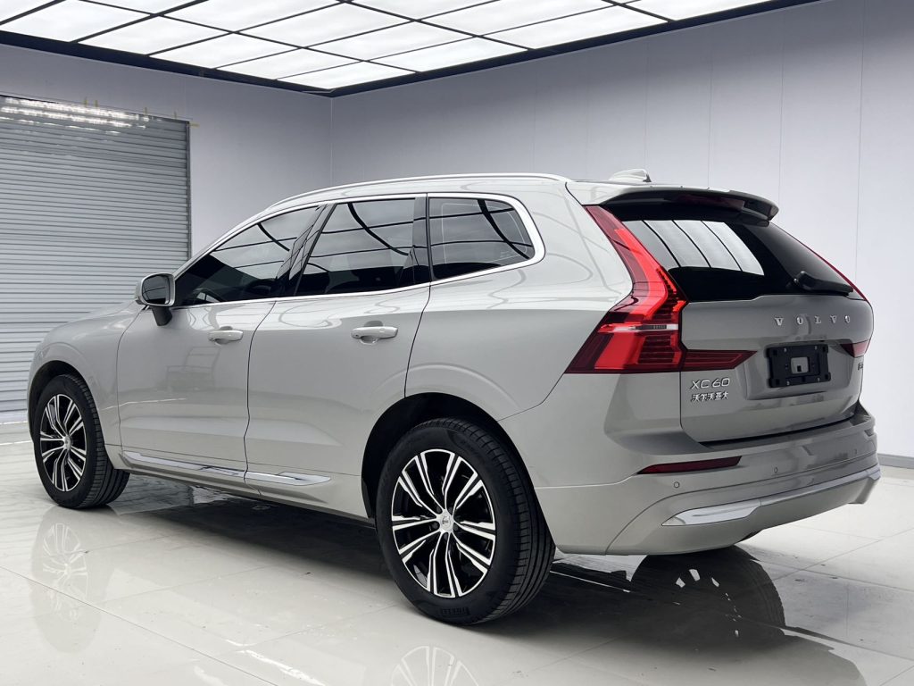 Volvo XC60 2022 B5 с полным приводом, версия Smart Luxury - Huishida Trading