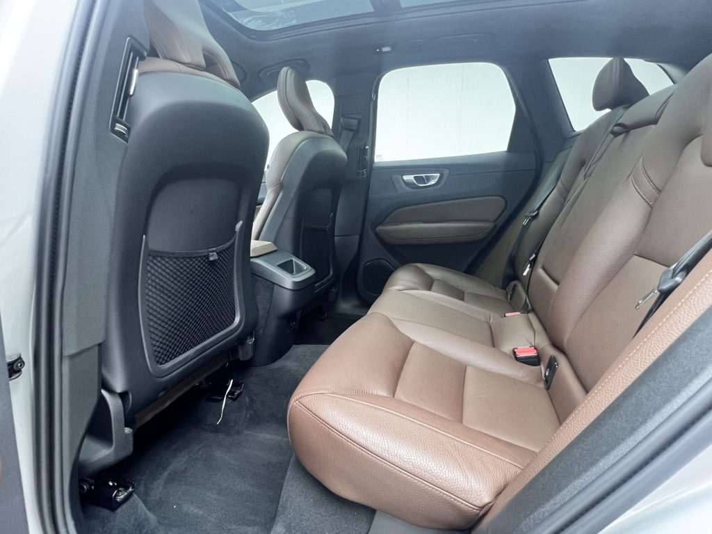 Volvo XC60 2022 B5 с полным приводом, версия Smart Luxury - Huishida Trading