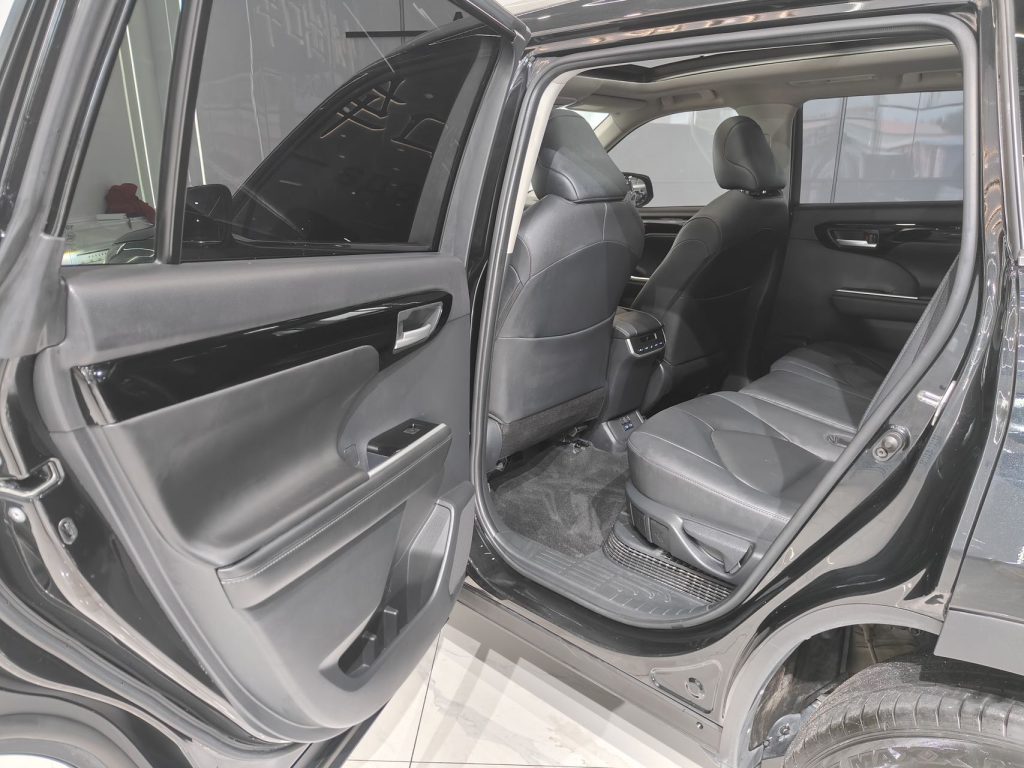 Toyota Highlander 2022 модельного года, гибридный двигатель 2,5 л, полный привод, версия «Престиж», 7 мест - Huishida Trading