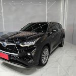 Toyota  Highlander 2022 модельного года, гибридный двигатель 2,5 л, полный привод, версия «Престиж», 7 мест