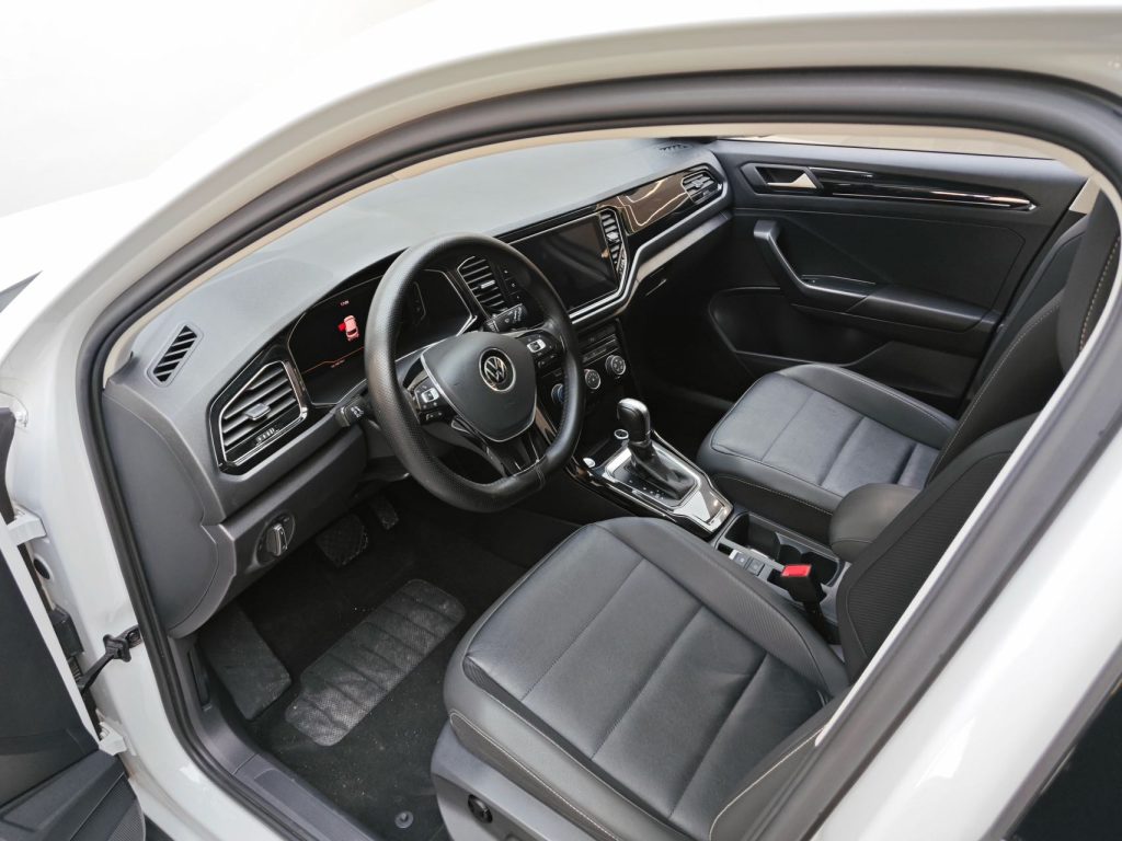 Volkswagen T-ROC 2022 Модель 280TSI DSG Двухколесный привод Комфорт Плюс - Huishida Trading