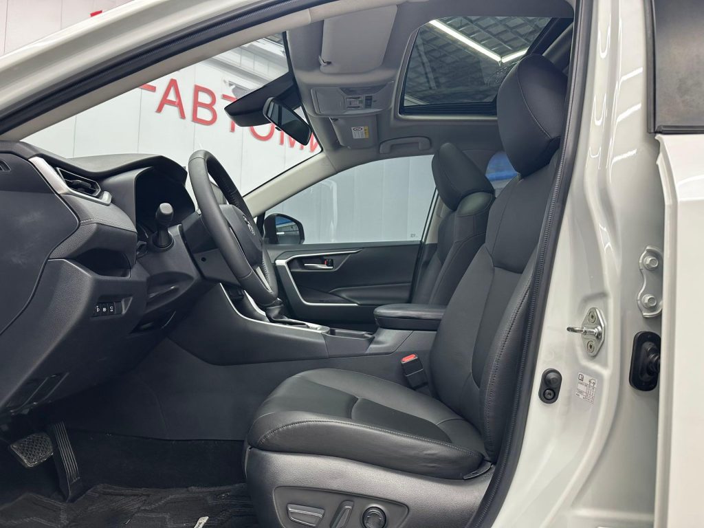 Toyota RAV4 2020 года 2,0 л CVT Передний привод Style PLUS Edition - Huishida Trading
