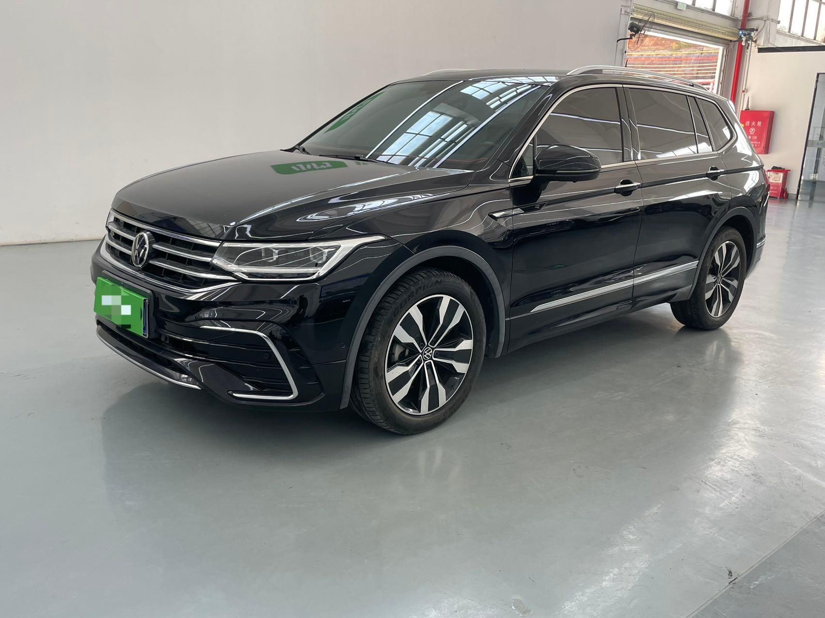 Volkswagen Tiguan L   2022 года  330TSI  Автоматическая коробка передач  Передний привод  R-Line Premium Edition