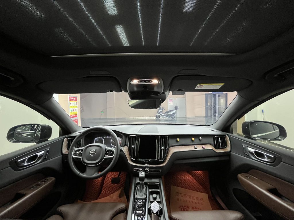Volvo XC60 2021 T5 AWD Intelligent Luxury Edition - Huishida Trading