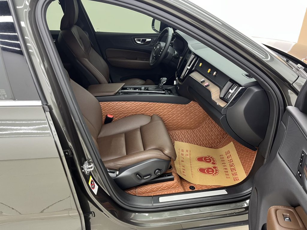 Volvo XC60 2021 T5 AWD Intelligent Luxury Edition - Huishida Trading