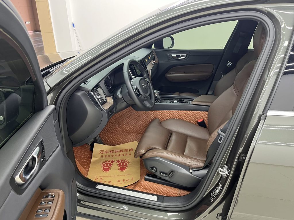Volvo XC60 2021 T5 AWD Intelligent Luxury Edition - Huishida Trading