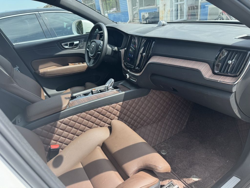 Volvo XC60 2022 B5 Полный привод Intelligent Luxury Edition - Huishida Trading