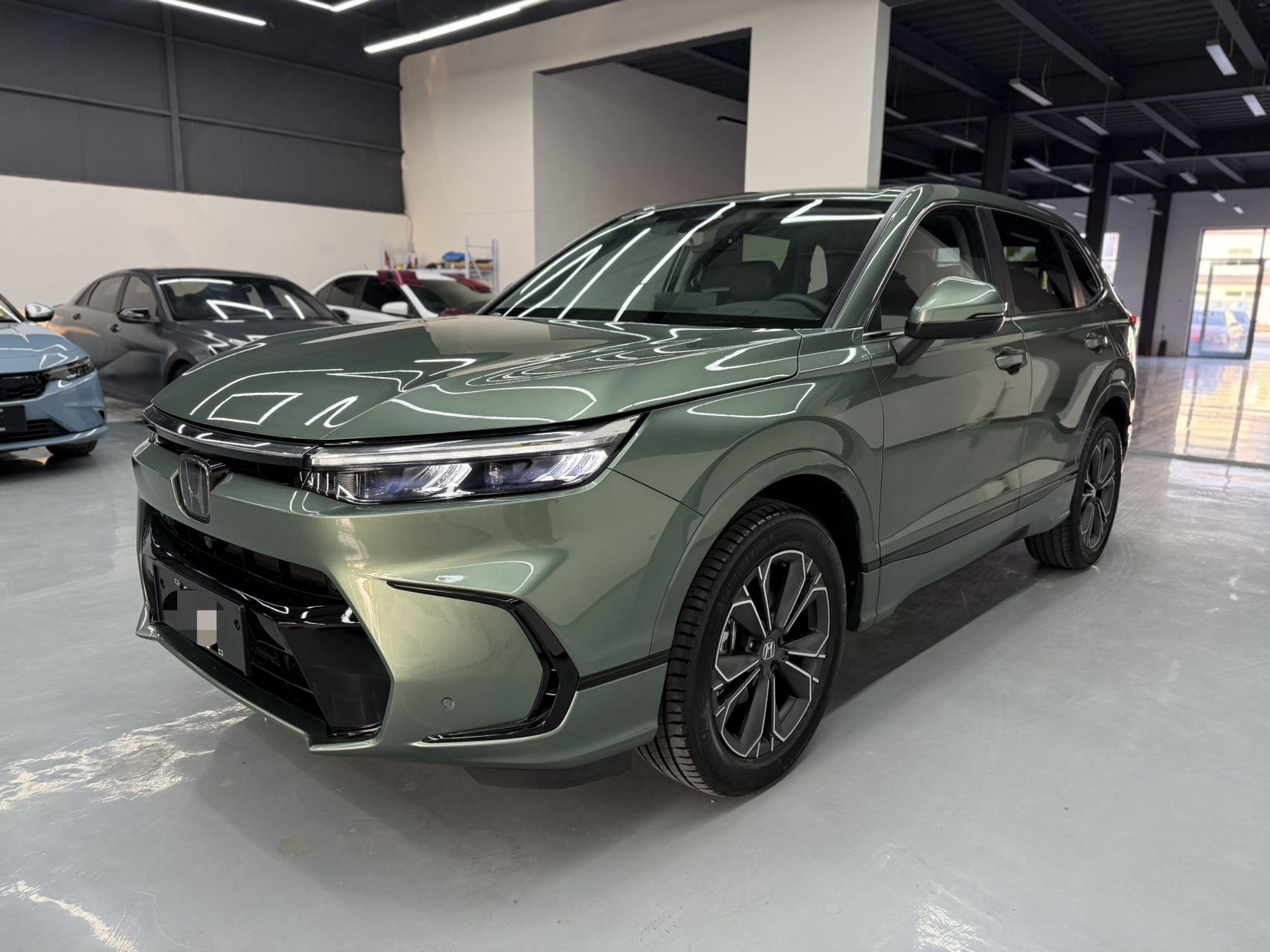 HONDA BREEZE 2023 Модель 240TURBO с полным приводом Premium Edition, 5-местный