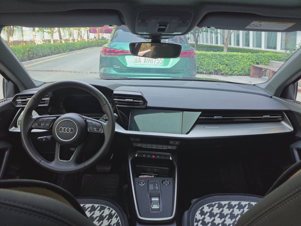 Audi A3L Limousne35TFSI Спортивный стиль Модель 2022 года - Huishida Trading