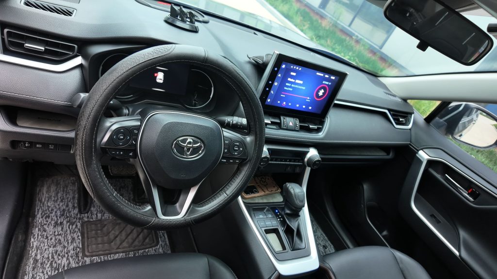 TOYOTA RAV4 2,0 л CVT Передний привод Style PLUS Edition - Huishida Trading