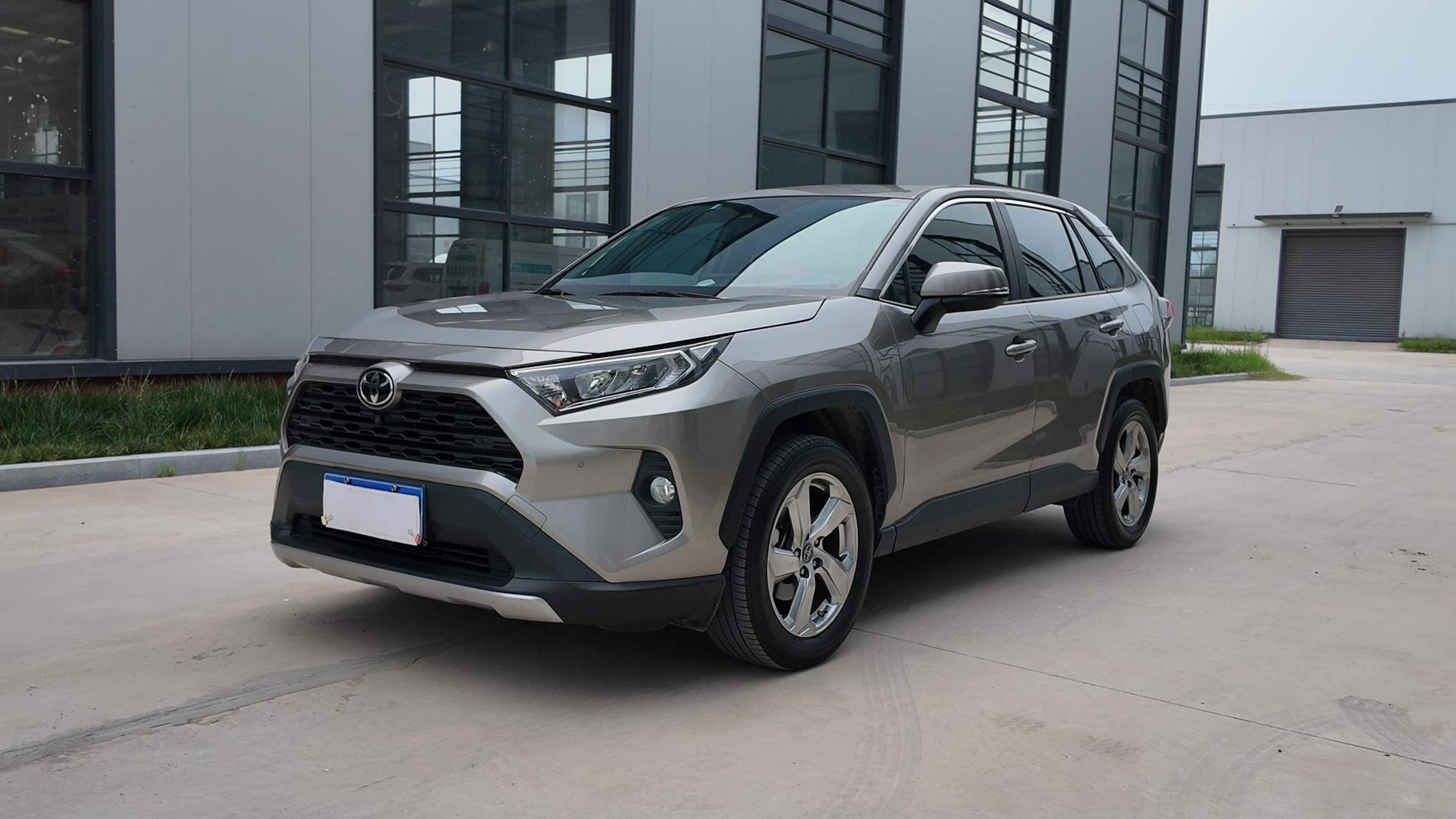 TOYOTA RAV4 2,0 л CVT Передний привод Style PLUS Edition
