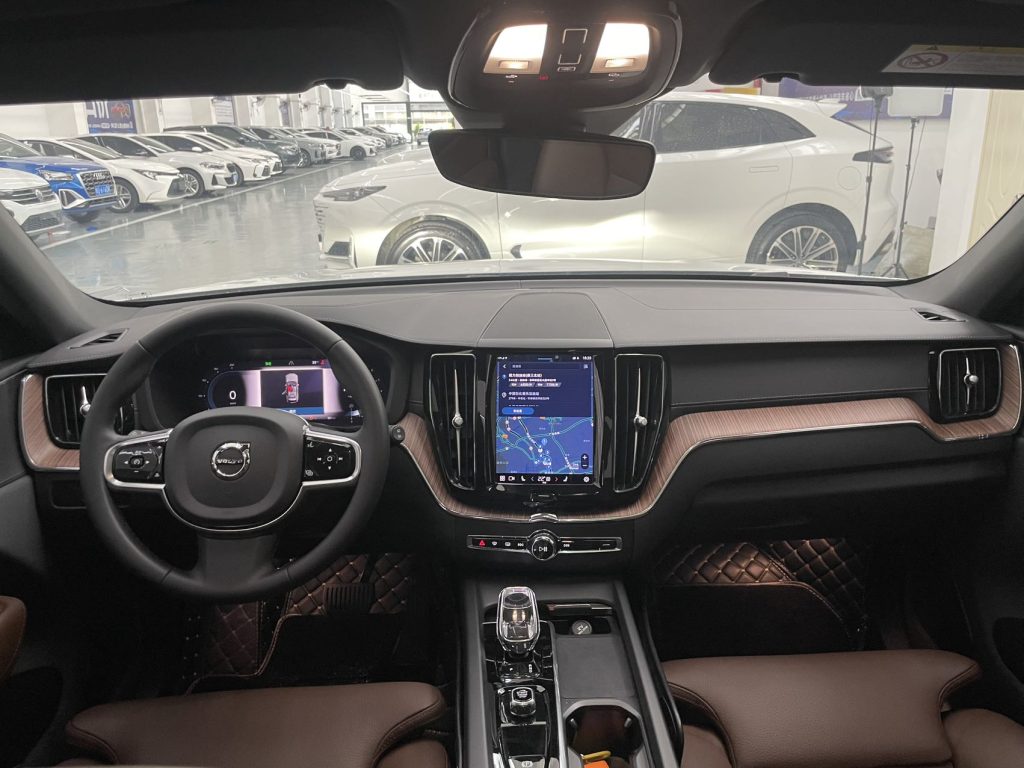 Volvo XC60 2023 Model B5 AWD Intelligent Luxury Edition - Huishida Trading