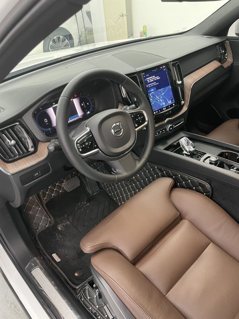 Volvo XC60 2023 Model B5 AWD Intelligent Luxury Edition - Huishida Trading