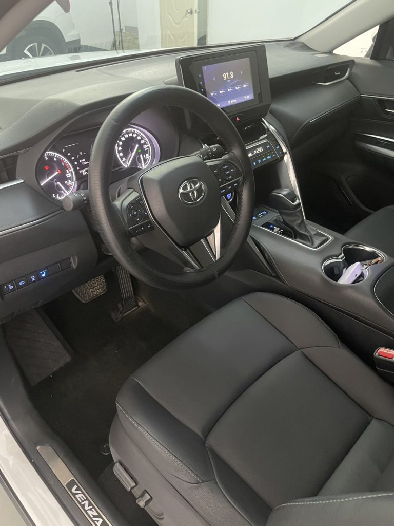 Toyota Venza 2022 2.0L CVT Two-Wheel Drive Luxury Edition - Huishida Trading