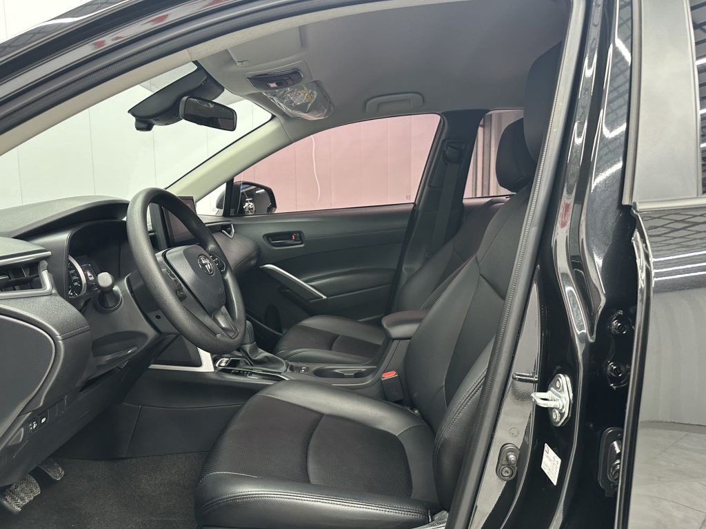 Toyota Corolla Cross 2022 года 2,0 л Pioneer Edition - Huishida Trading