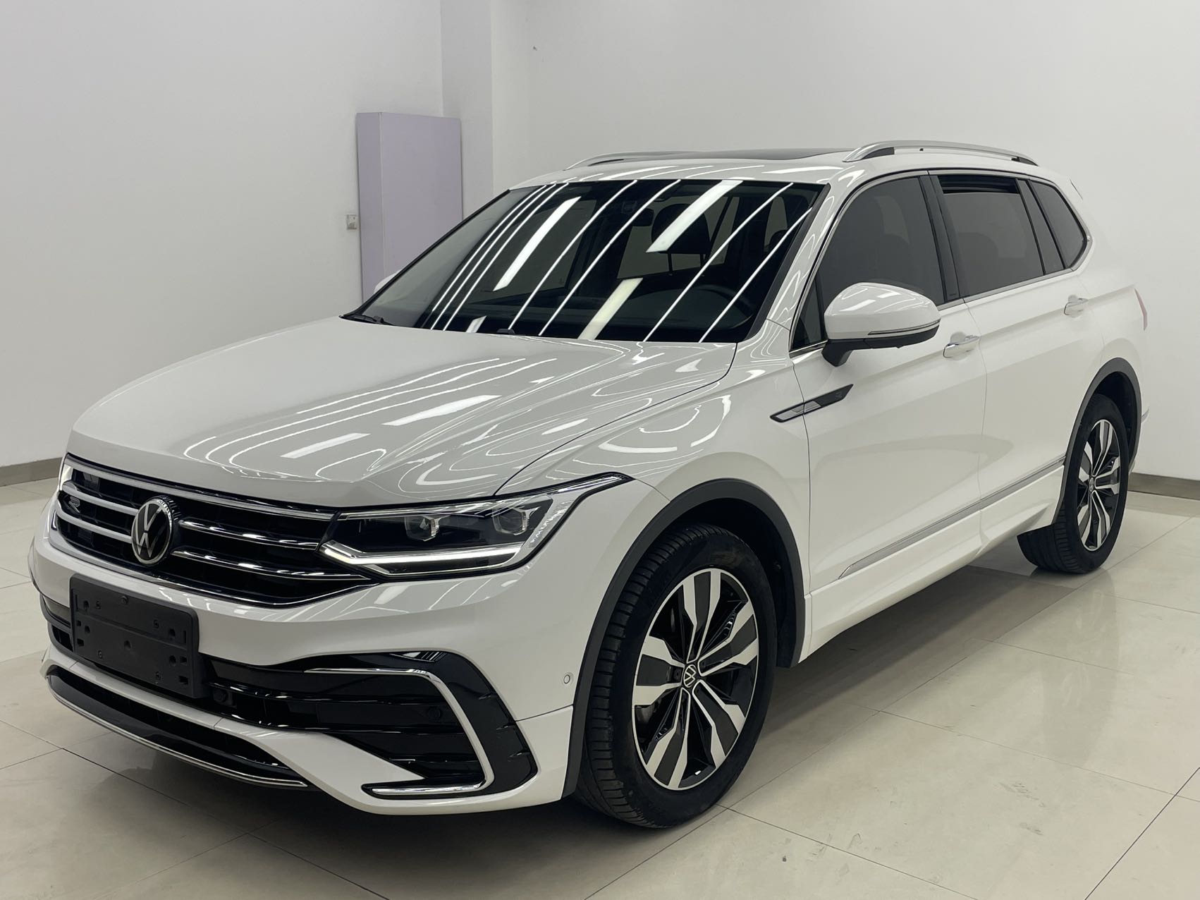 Volkswagen Tiguan L  2022 380TSI Automatic 4WD R-Line Premium Edition 7-Seater
